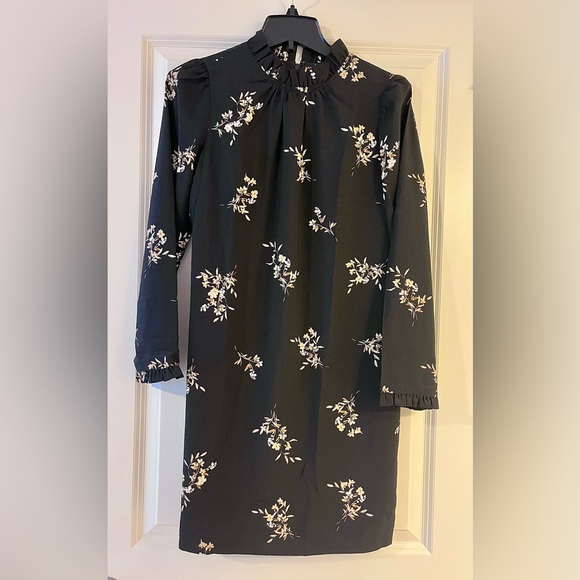 J. Crew Dresses & Skirts - J. Crew Black Shift Dress with White Floral Pattern - Long Sleeve - Size 0 - NWT